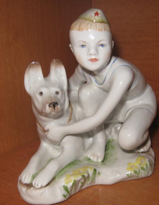 Скульптура Мальчик с собакой, 13 см, советский фарфор,  
ЛФЗ, Ломоносовский фарфоровый завод
