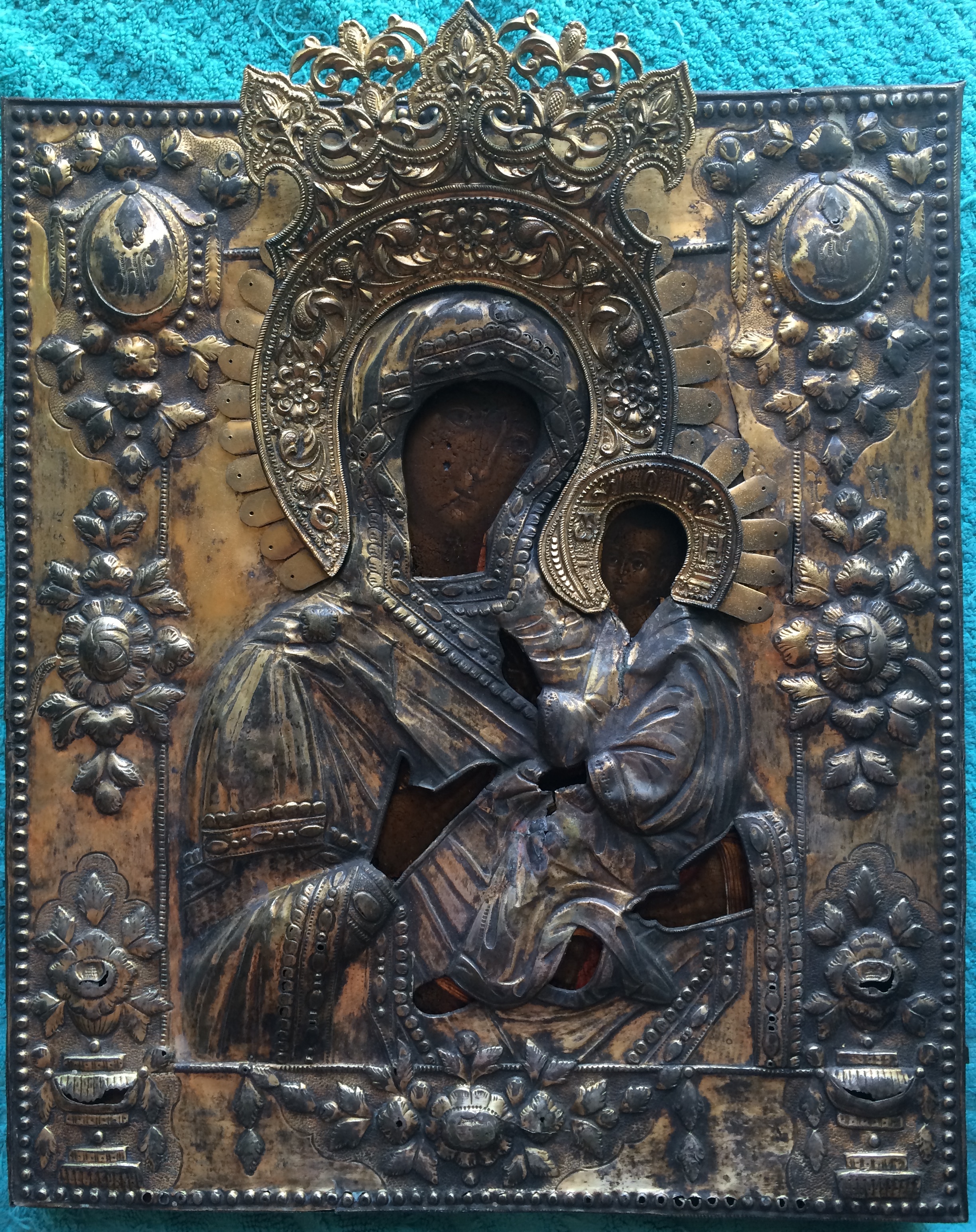  Икона Божия Матерь в серебряном окладе барочного типа высотой 33 см