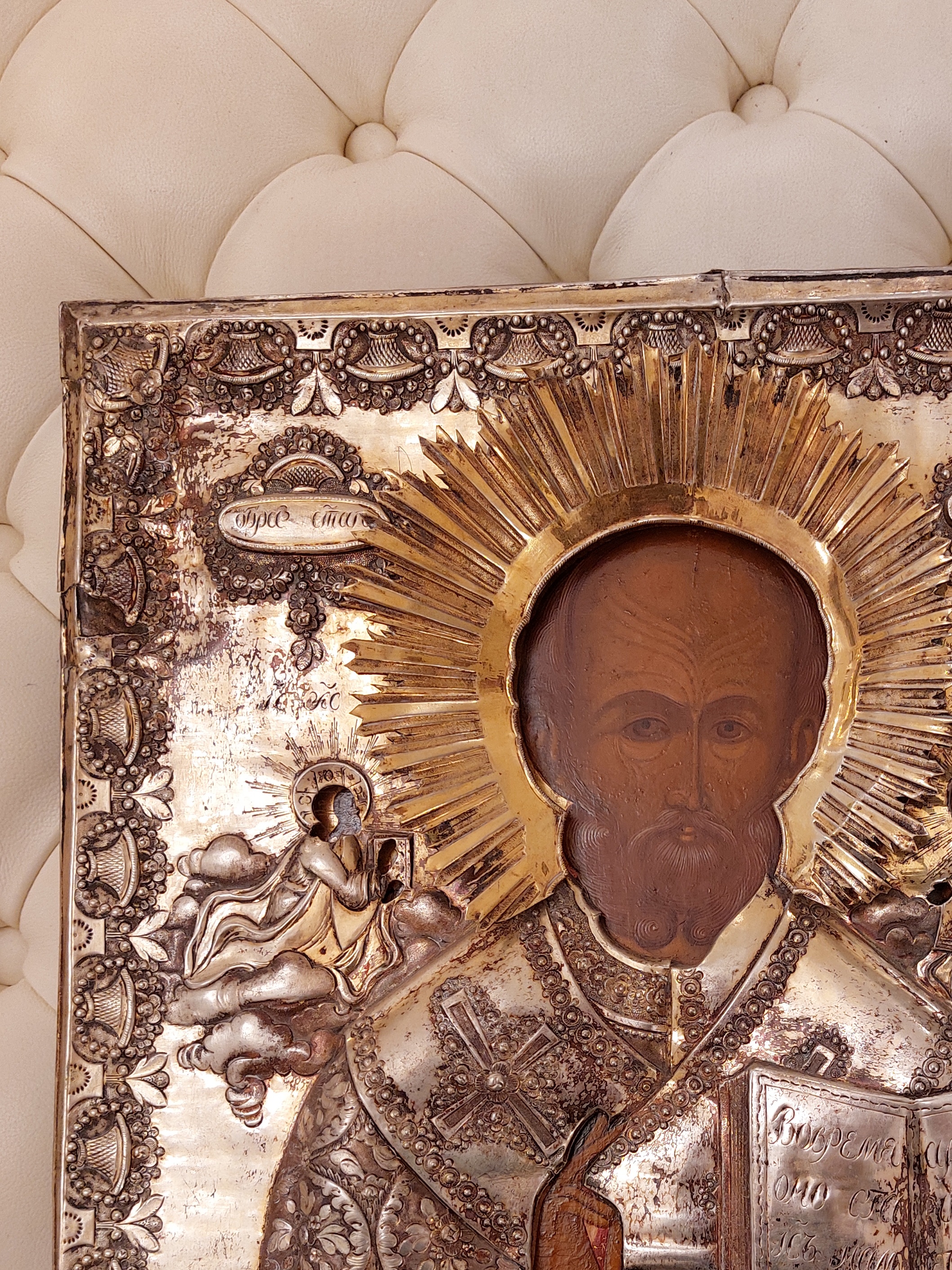 Старинная икона Николай Чудотворец в серебряном окладе без клейм