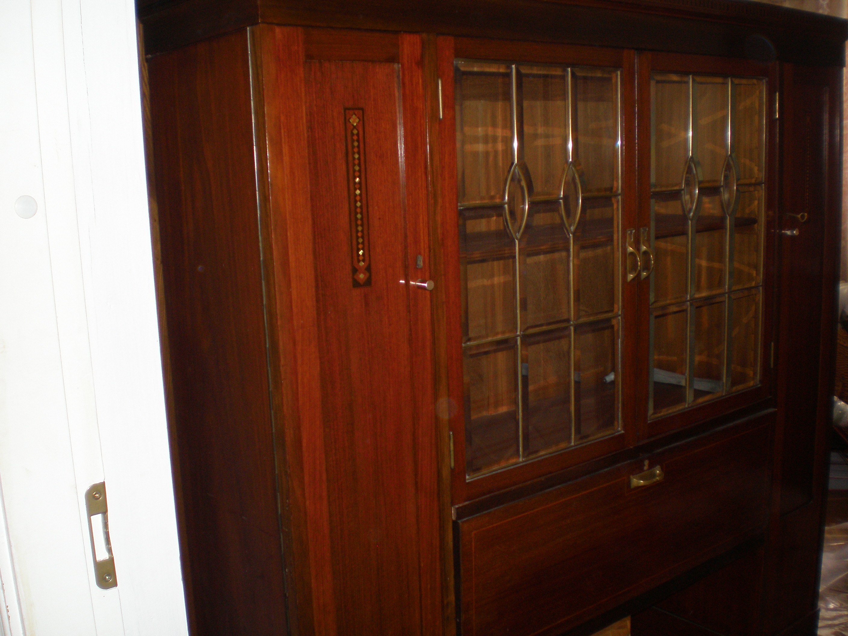 книжный шкаф из красного дерева
