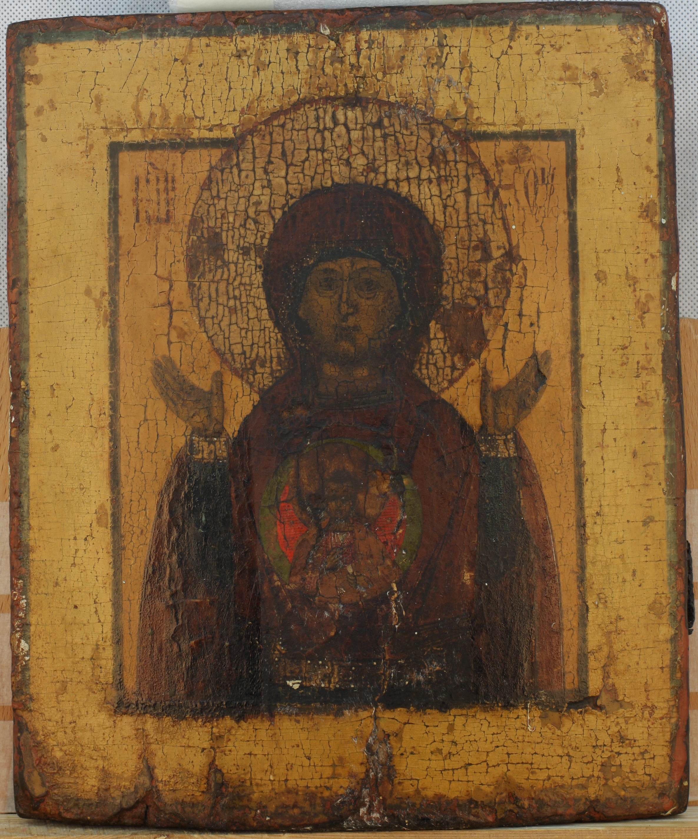 Предлагается к покупке икона антикварная Божия матерь Знамение, старинная намоленная в оригинальном состоянии, на дереве, имеется множественный кракелюр