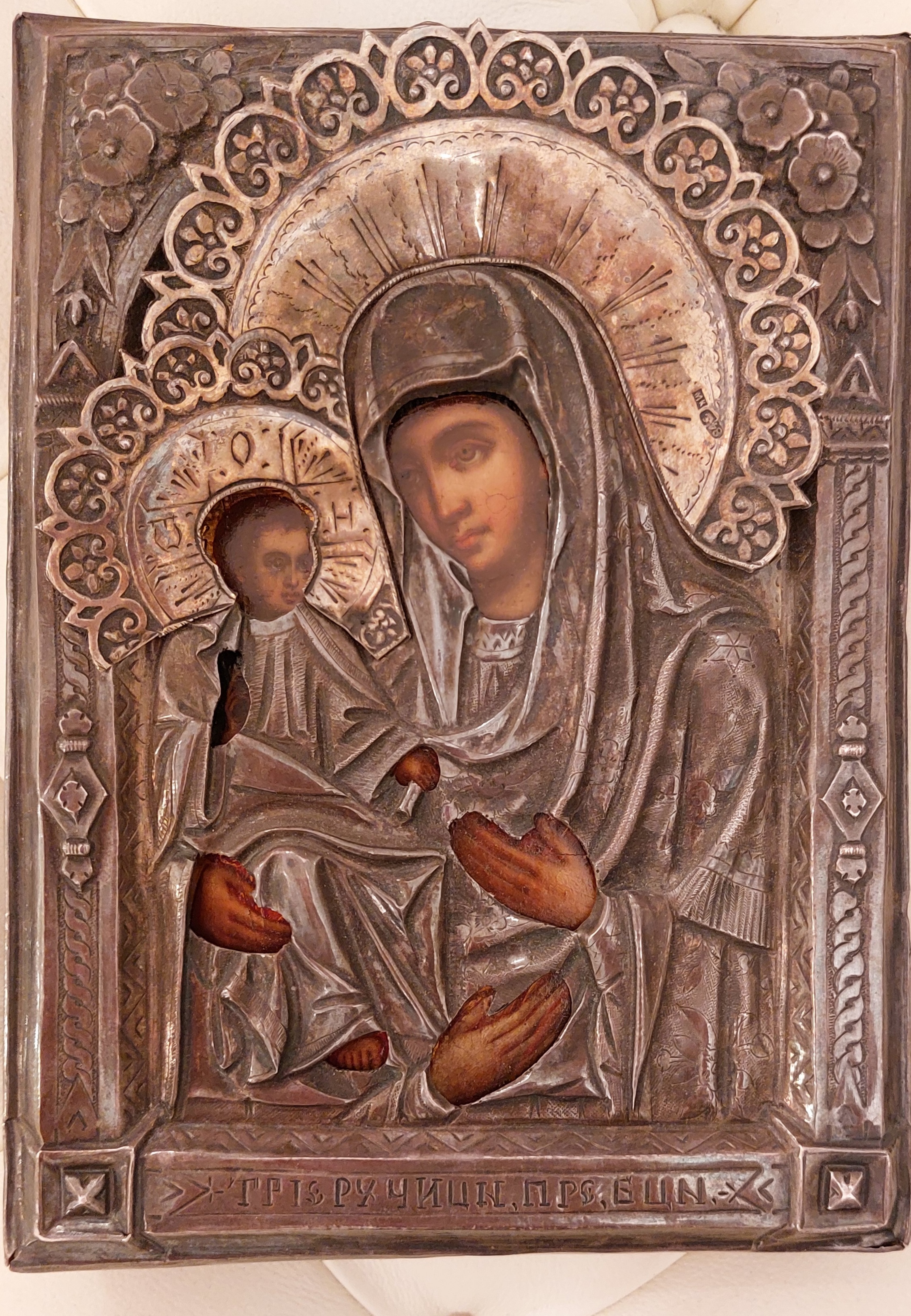 Икона старинная Божия Матерь Троеручица в серебряном окладе, золотофонная