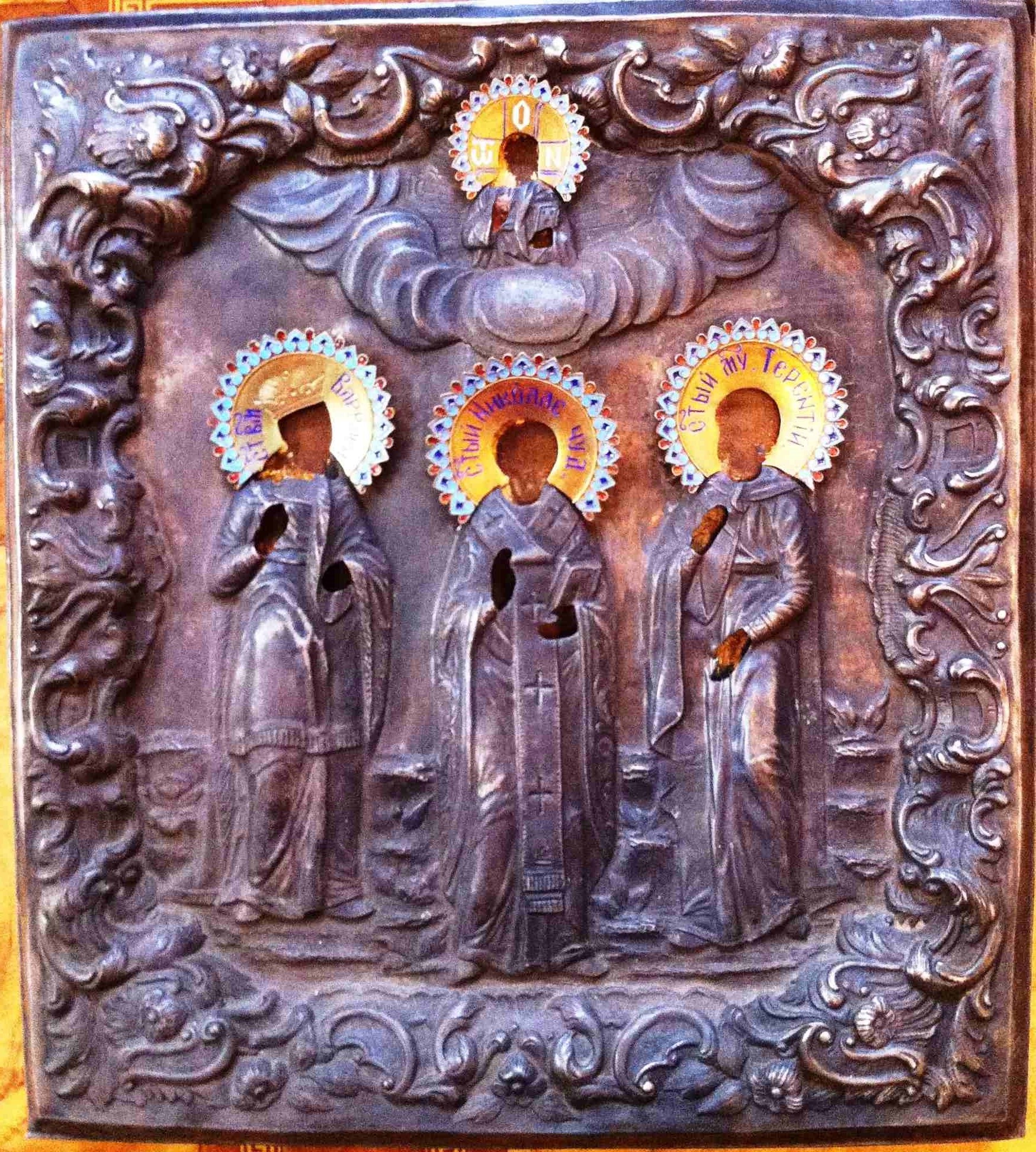 Старинная икона Святые Варвара, Николай, Терентий