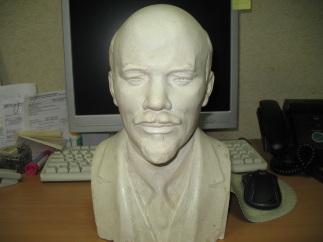 Скульптура бюст Ленина